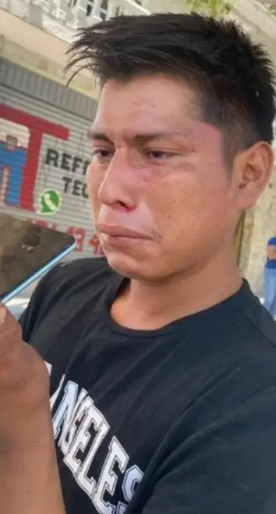 Misael fue agredido por poner su puesto de frutas frente a una casa. Especial.