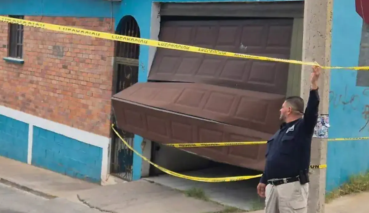 El feminicida forzó la puerta de la cochera y accedió así a la casa de Lucero. Especial.