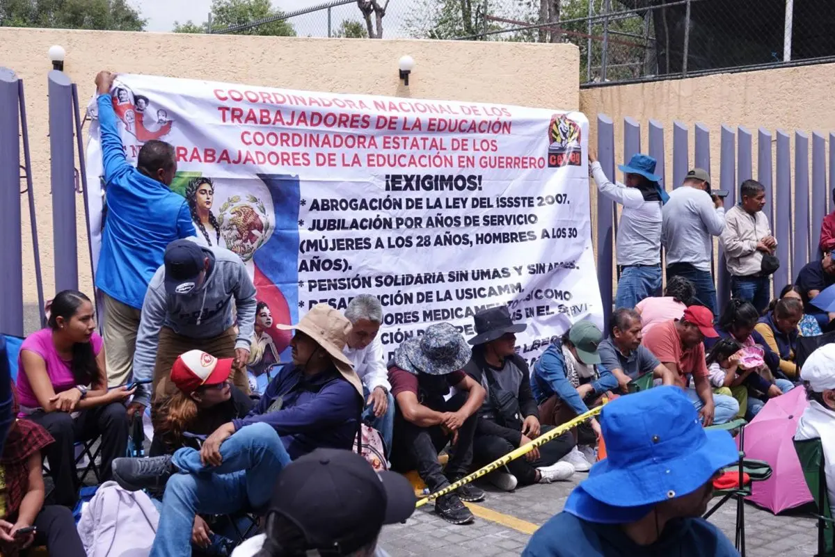 CNTE protesta en el INE Cuartoscuro