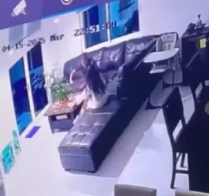 Vélez fue agredida en su casa, y su expareja sustrajo a sus hijos. Captura de pantalla.