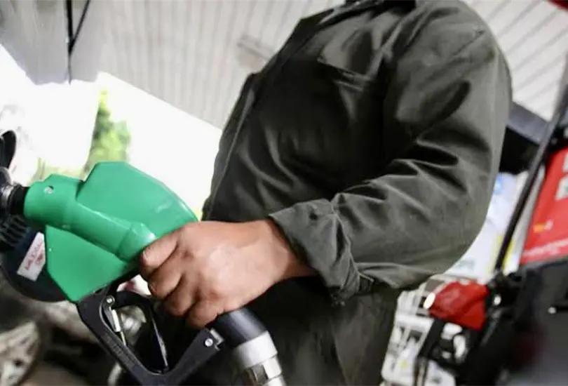 Precio de gasolina regular seguir&aacute; controlado en 2025, confirma Sener