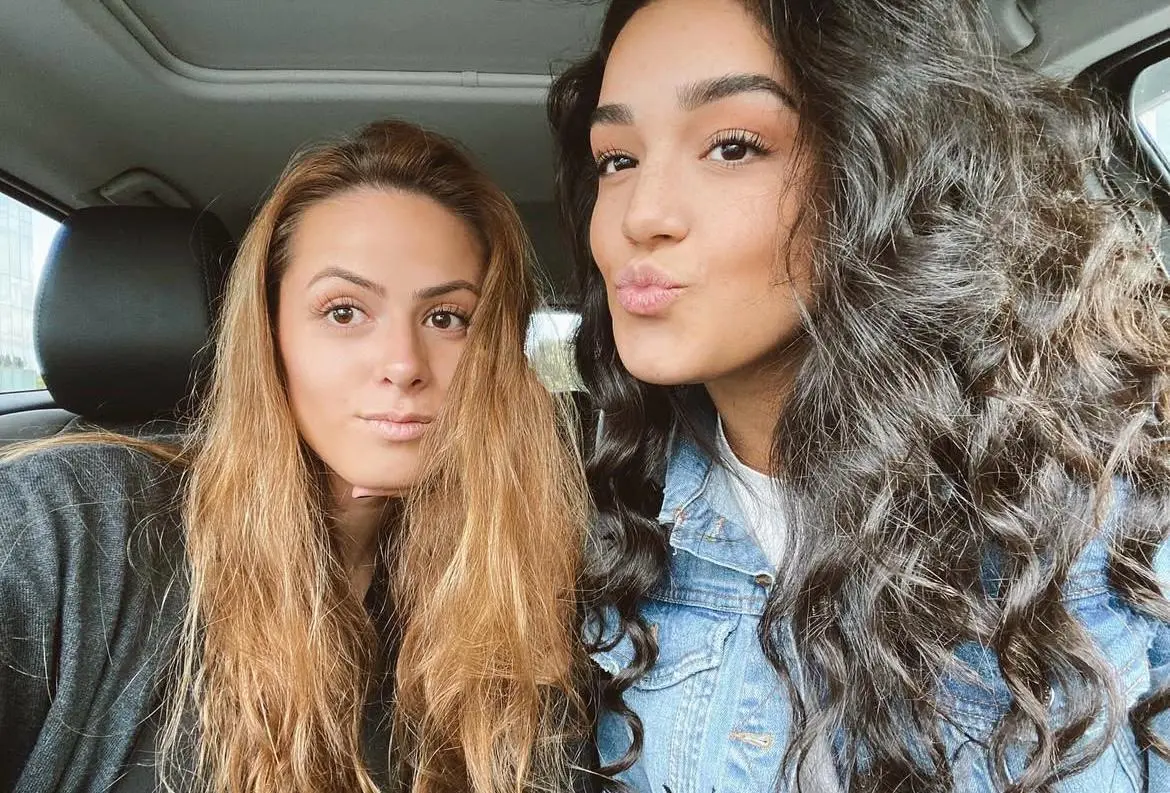 Tiene una presencia destacada en redes sociales, con 90 mil seguidores en Instagram.<br>