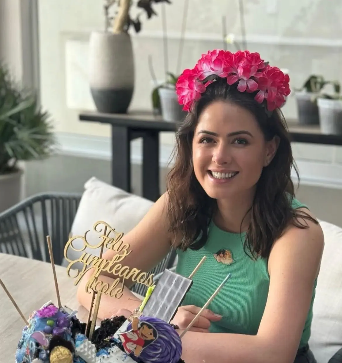 Ha reconocido públicamente que se hizo un procedimiento estético en los labios debido a inseguridades personales.