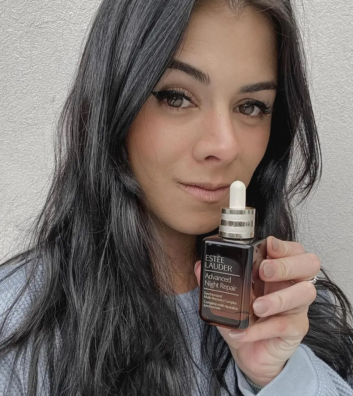 En 2022, se casó con Fernando Tena, con quien mantuvo una relación de más de siete años. Llamó la atención que su padre no asistió a su boda.