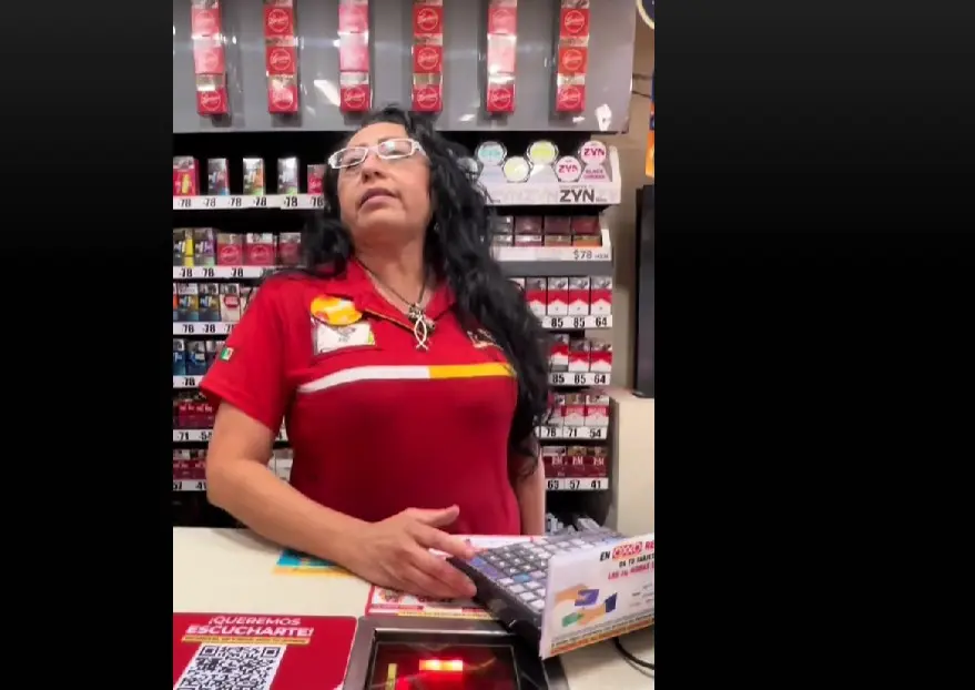 Cajera de Oxxo TikTok