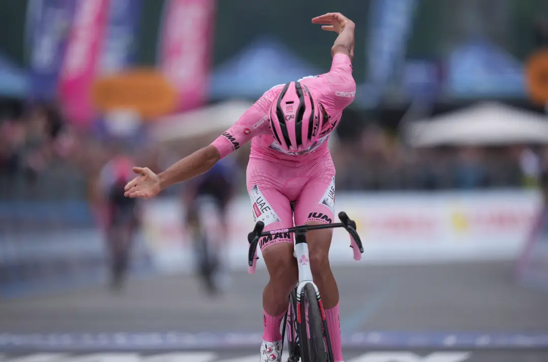 Con apenas 21 años, Isaac Del Toro está escribiendo un capítulo dorado en la historia del deporte nacional. Giro d'Italia.
