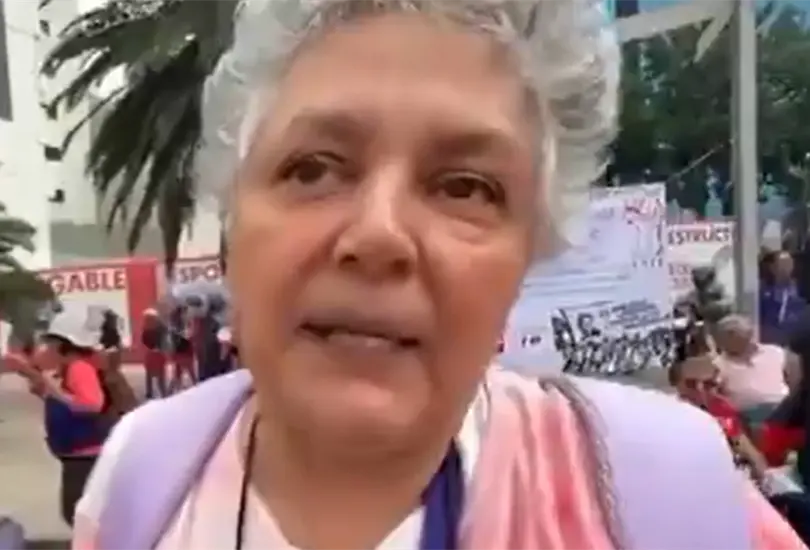 Abuelita explota contra CNTE por bloqueos en CDMX