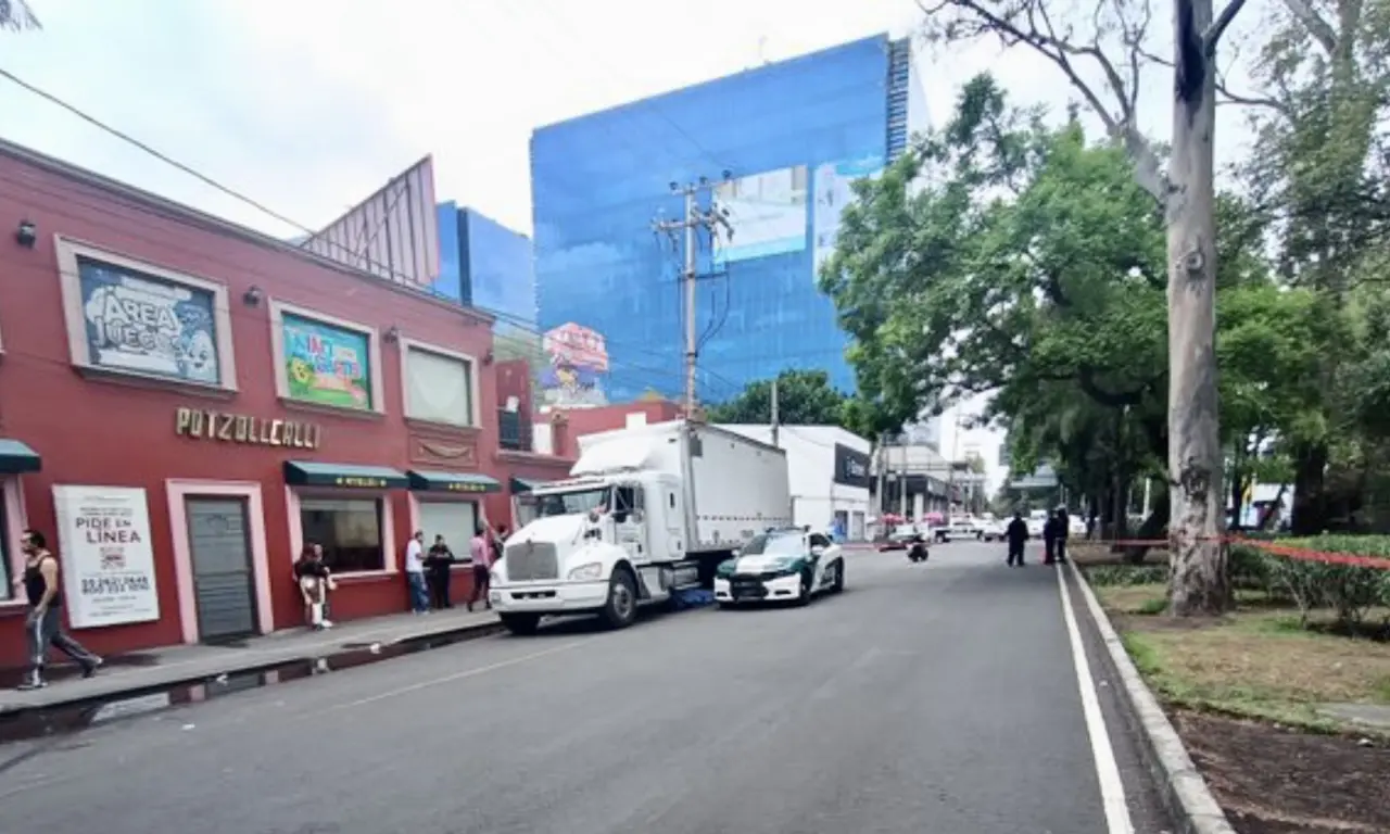  Encuentran cuerpo sin vida debajo de tráiler en Iztapalapa 