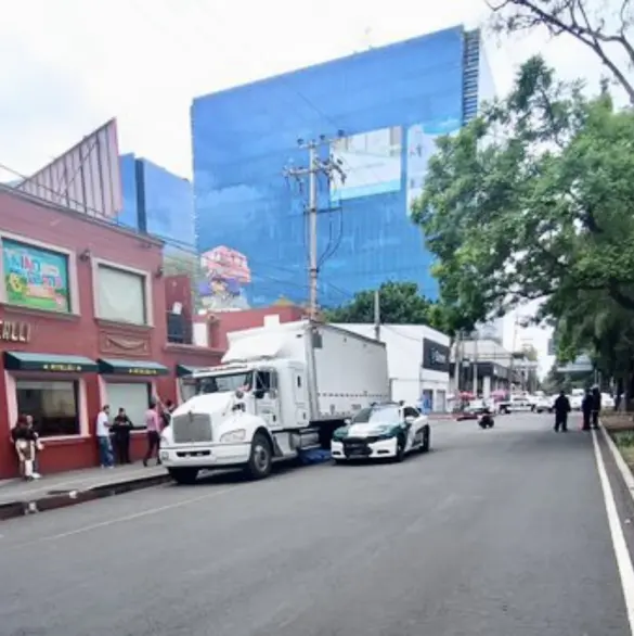 Encuentran cuerpo sin vida debajo de tráiler en Iztapalapa