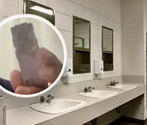 Descubren cámara oculta en baño de niñas; acusan a maestro y queda libre tras pagar multa