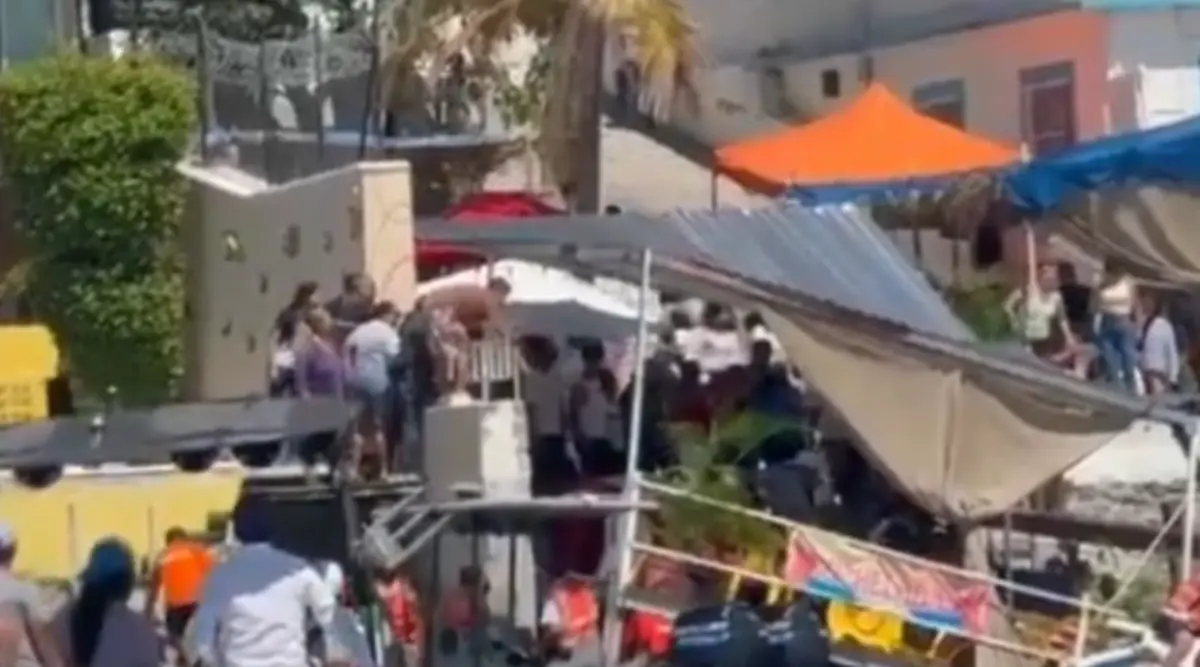  Protección Civil de Morelos conformó que decenas de personas cayeron al lago. 