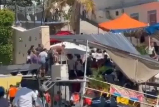 Protección Civil de Morelos conformó que decenas de personas cayeron al lago. Protección Civil de Morelos conformó que decenas de personas cayeron al lago.