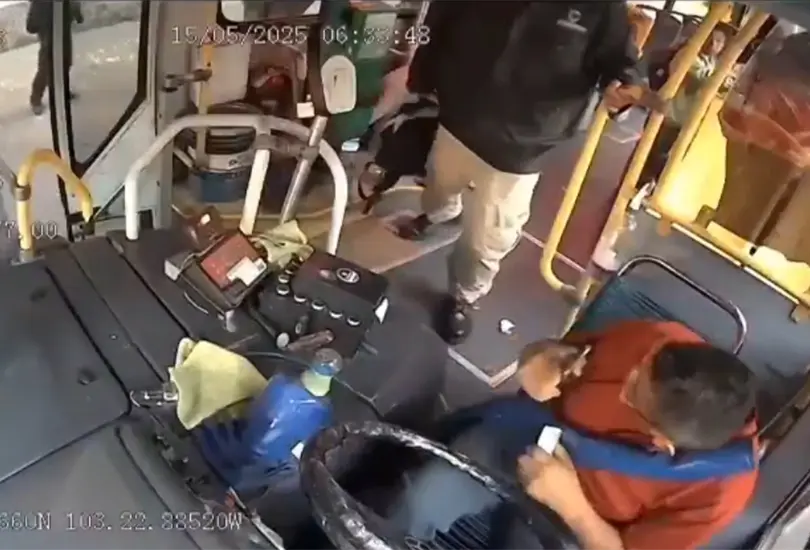 Chofer de autob&uacute;s queda en coma tras ser golpeado por pasajero en Guadalajara