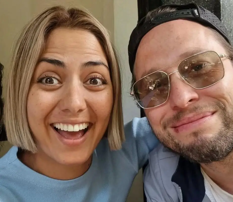 Aunque su residencia oficial está en Australia, ocasionalmente visita México.<br>