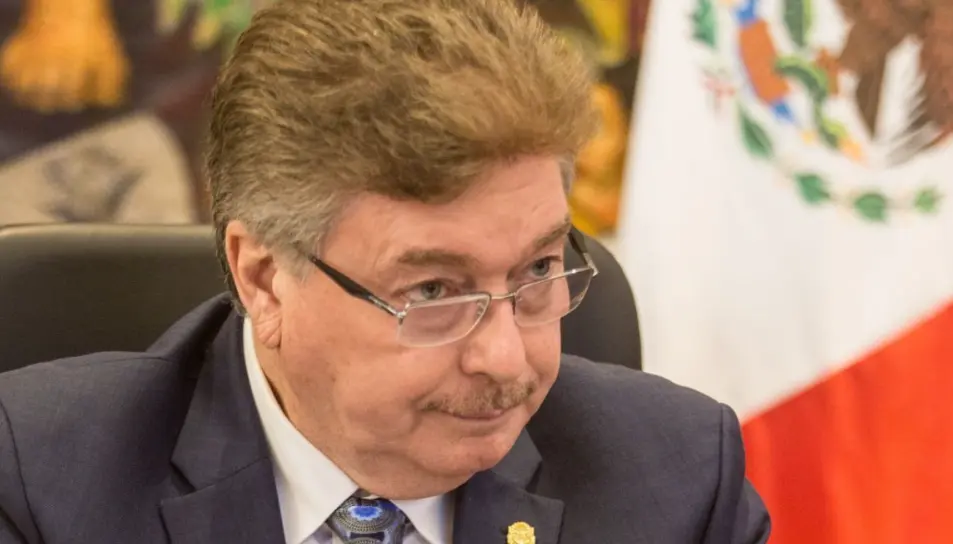 El exfuncionario fue presidente municipal de Tijuana de 1998 a 2001 por el Partido Acción Nacional y gobernador del estado de 2013 a 2019. Especial