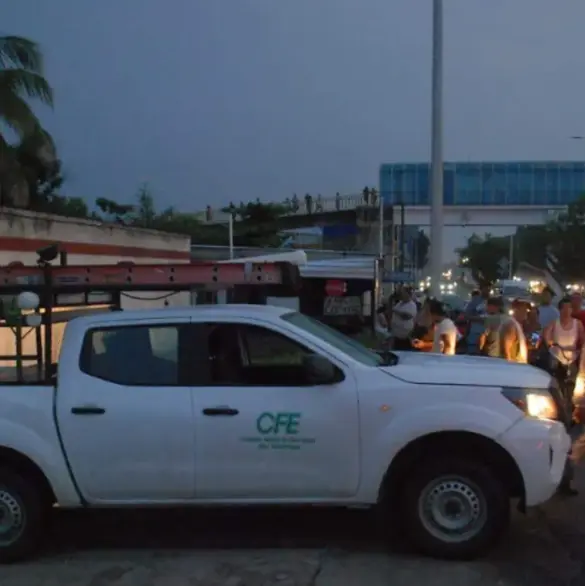Robos, tormentas y sobrecargas: CFE repara daños y restablece energía en Tabasco