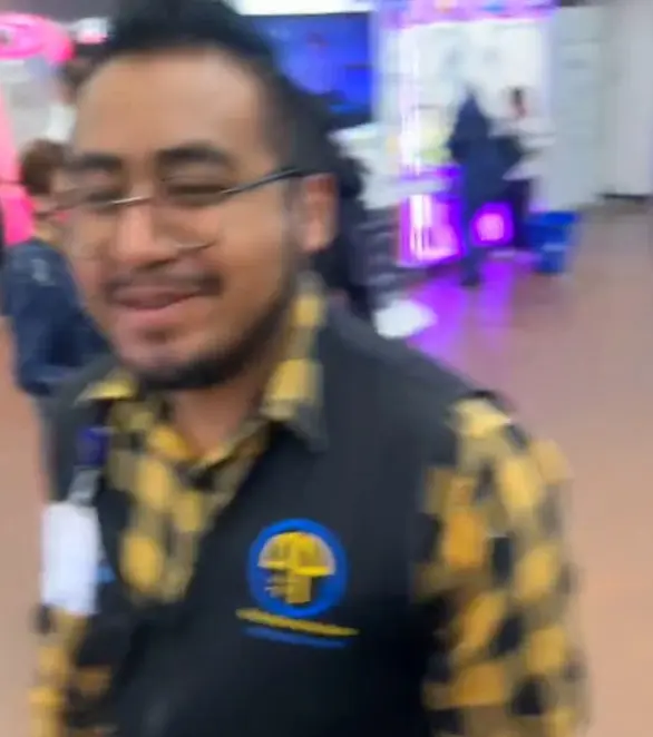 El cliente señaló a tres empleados. Especial.