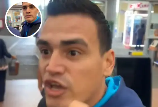 El empleado de Walmart se mostró molesto. El empleado de Walmart se mostró molesto.