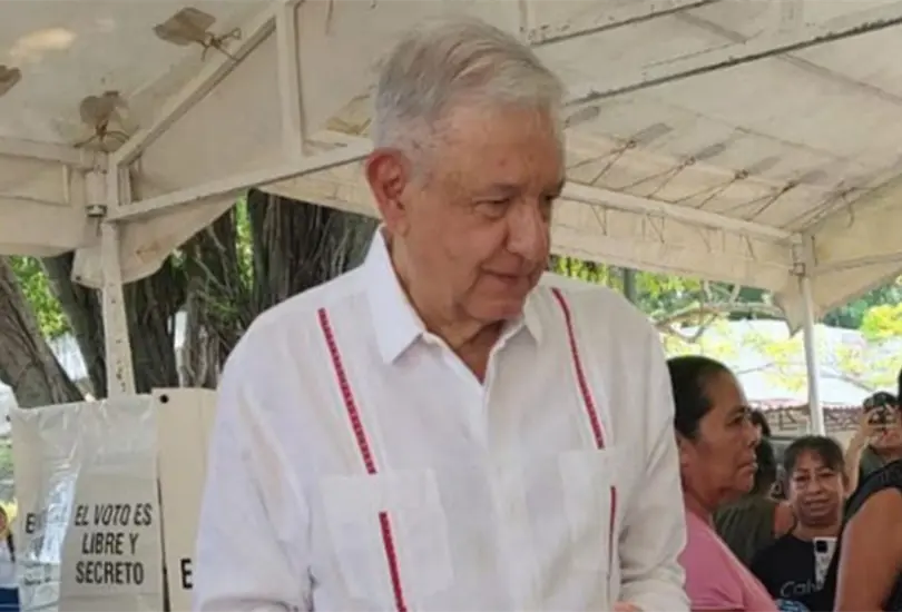 AMLO reaparece y vota en hist&oacute;rica elecci&oacute;n del Poder Judicial