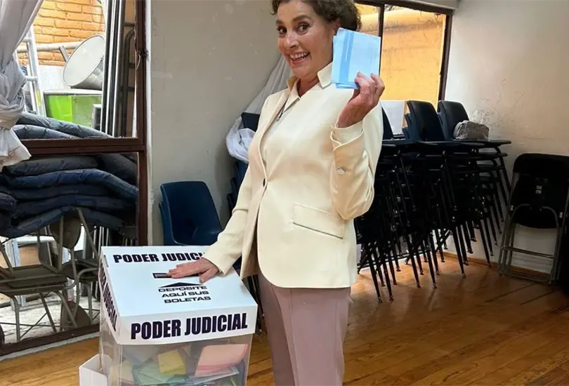 La historiadora y esposa de AMLO vot&oacute; en esta jornada.