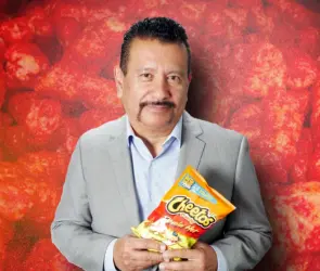 Flamin&acute; Hot: la historia de Richard Monta&ntilde;ez, el mexicano que asegura haber inventado los Cheetos picantes 