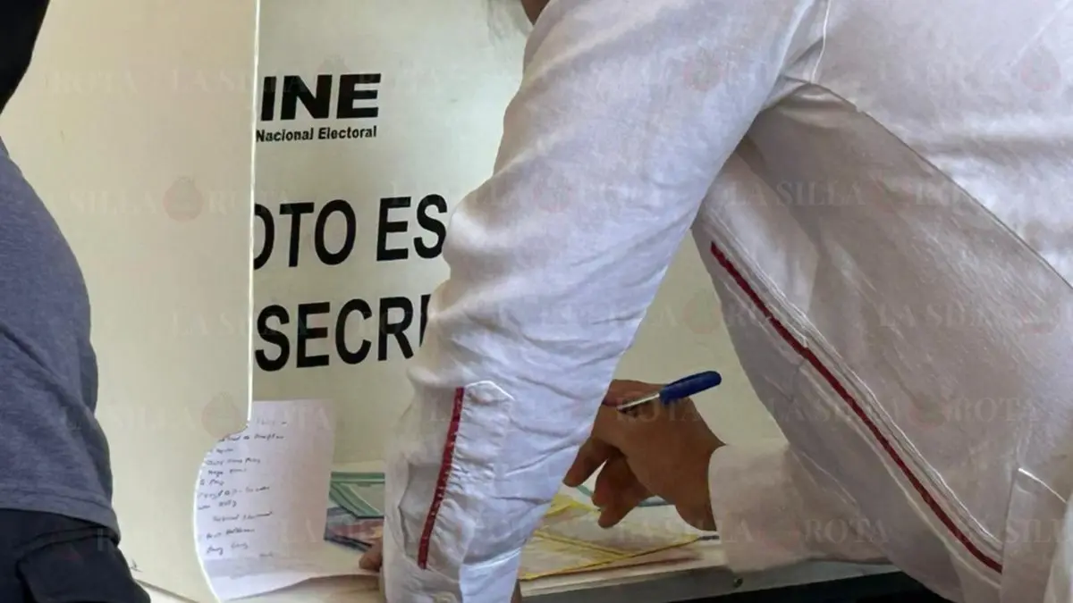 El acordeón que usó AMLO en la elección judicial. X: @lasillarota.