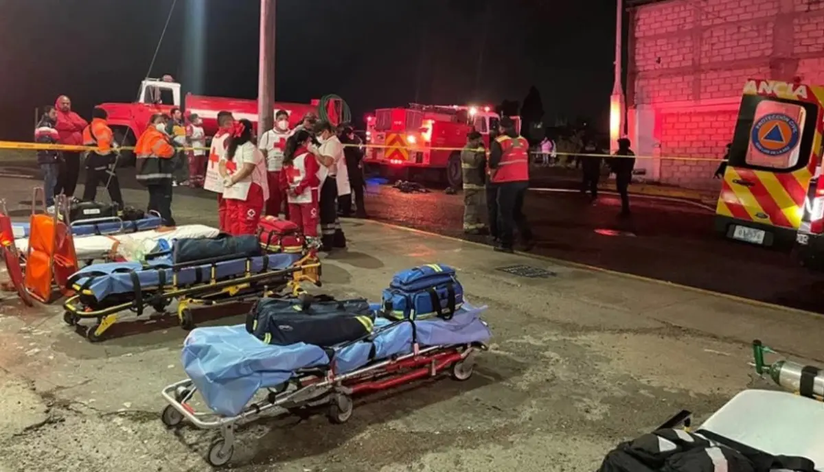 Se llamó al 911 y de inmediato se enviaron servicios de emergencia. X.