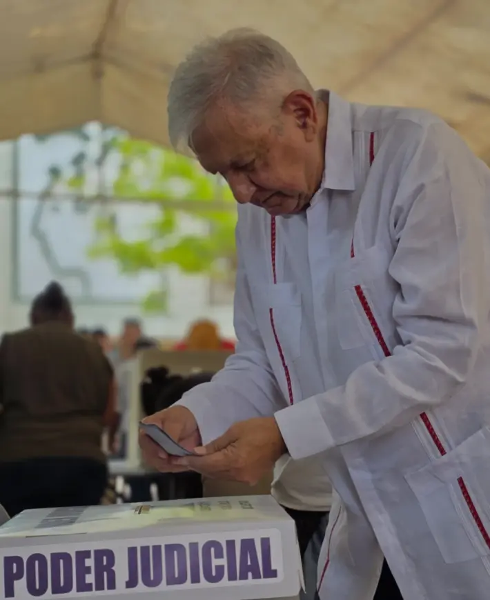 El expresidente López Obrador acudió a las urnas a votar. Especial