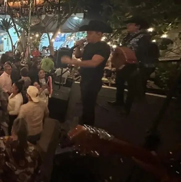Asesinan a Julio Eusebio Labra, vocalista de Conquistadores de la Sierra, en pleno concierto en Morelos