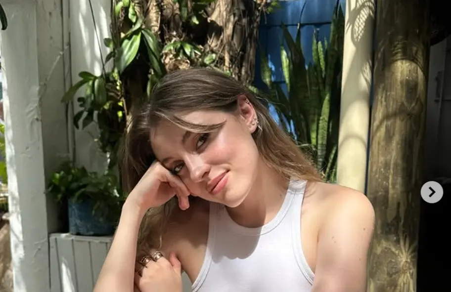 Es la única que no se dedica al medio del espectáculo y está enfocada en la equitación.