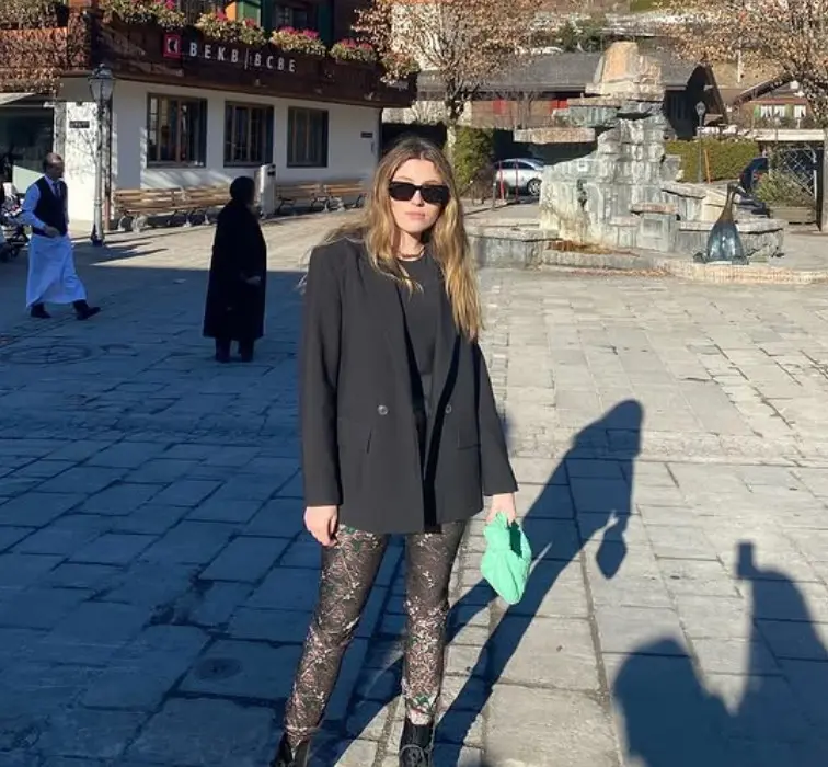 Goza de gran popularidad en Instagram, donde cuenta con 93 mil seguidores.<br>