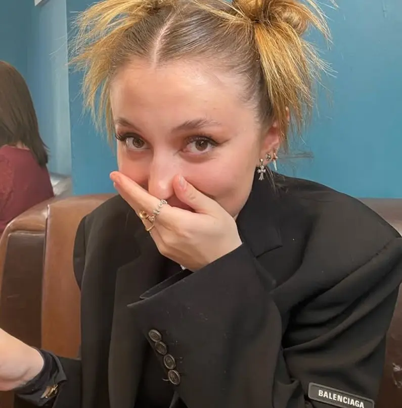 Ha confesado en redes sociales que le gustaría ser una famosa actriz como su mamá o su hermana.