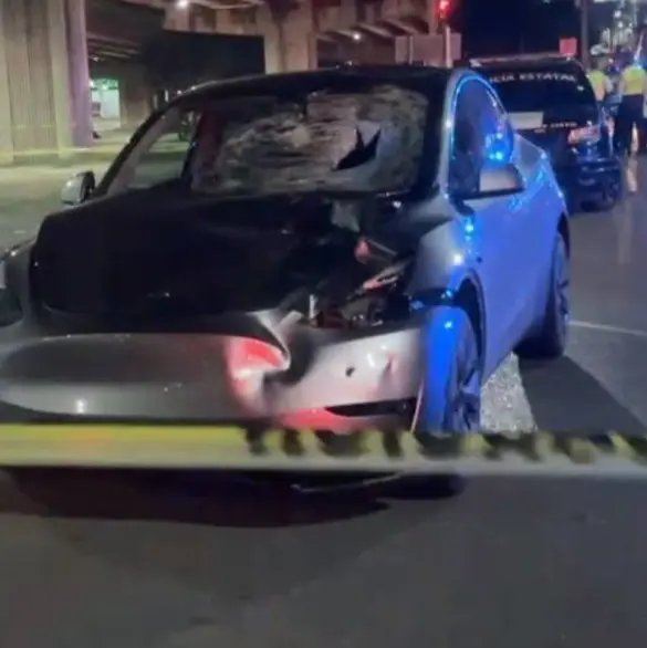Muere abuelito tras ser arrollado por un Tesla en Monterrey