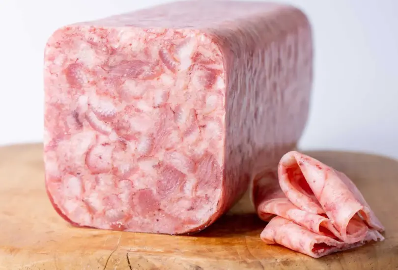 El queso de puerco es un producto derivado del procesamiento de carne de cerdo. El queso de puerco es un producto derivado del procesamiento de carne de cerdo.