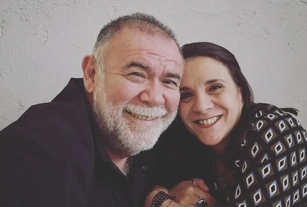 Ahora tiene 65 a&ntilde;os, est&aacute; casado con Mar&iacute;a Eugenia Le&ntilde;ero y tienen una hija. Ha trabajado en series como 'Narcos: Mexico' y 'El Junior: El Mirrey de los Capos'.