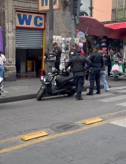 Muere mujer en baños públicos del Centro Especial
