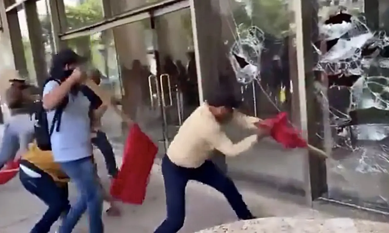  CETEG provoca destrozos en la Secretaría de Bienestar; CNTE retira plantón 