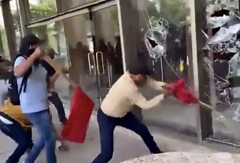 CETEG provoca destrozos en la Secretaría de Bienestar; CNTE retira plantón CETEG provoca destrozos en la Secretaría de Bienestar; CNTE retira plantón
