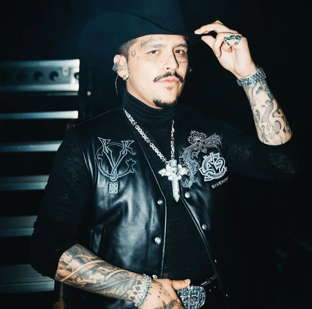 Tras su ruptura con Belinda, vivió una etapa marcada por excesos con el alcohol y fiestas, lo que generó duras críticas públicas.