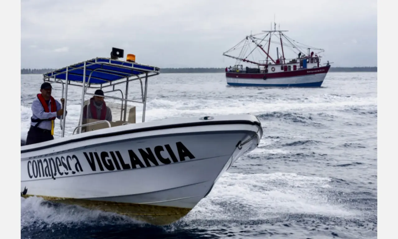  Barco de EE. UU. pesca ilegalmente en área protegida de México 