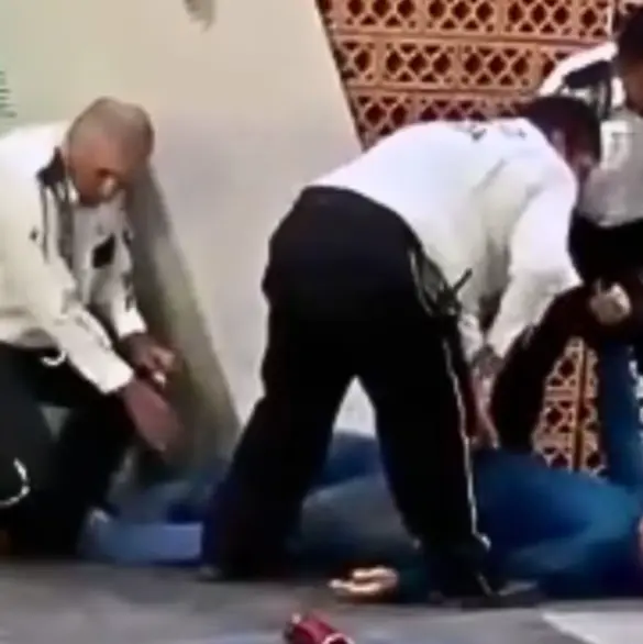 Guardias del IMSS golpean a paciente hasta hacerlo convulsionar tras exigir medicamento