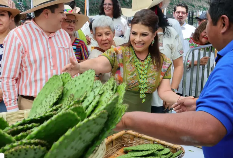 La feria ofrece expo-venta de productos derivados del nopal, actividades culturales y gastronomía. La feria ofrece expo-venta de productos derivados del nopal, actividades culturales y gastronomía.