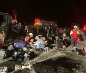 Autobús vuelca y deja dos muertos y 17 heridos en Matehuala; iban hacia a Texas