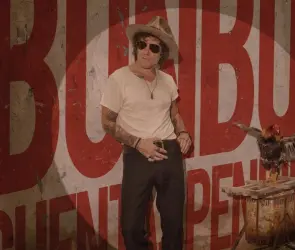 Enrique Bunbury arrebata celulares a fans en México tras advertir que no grabaran su concierto