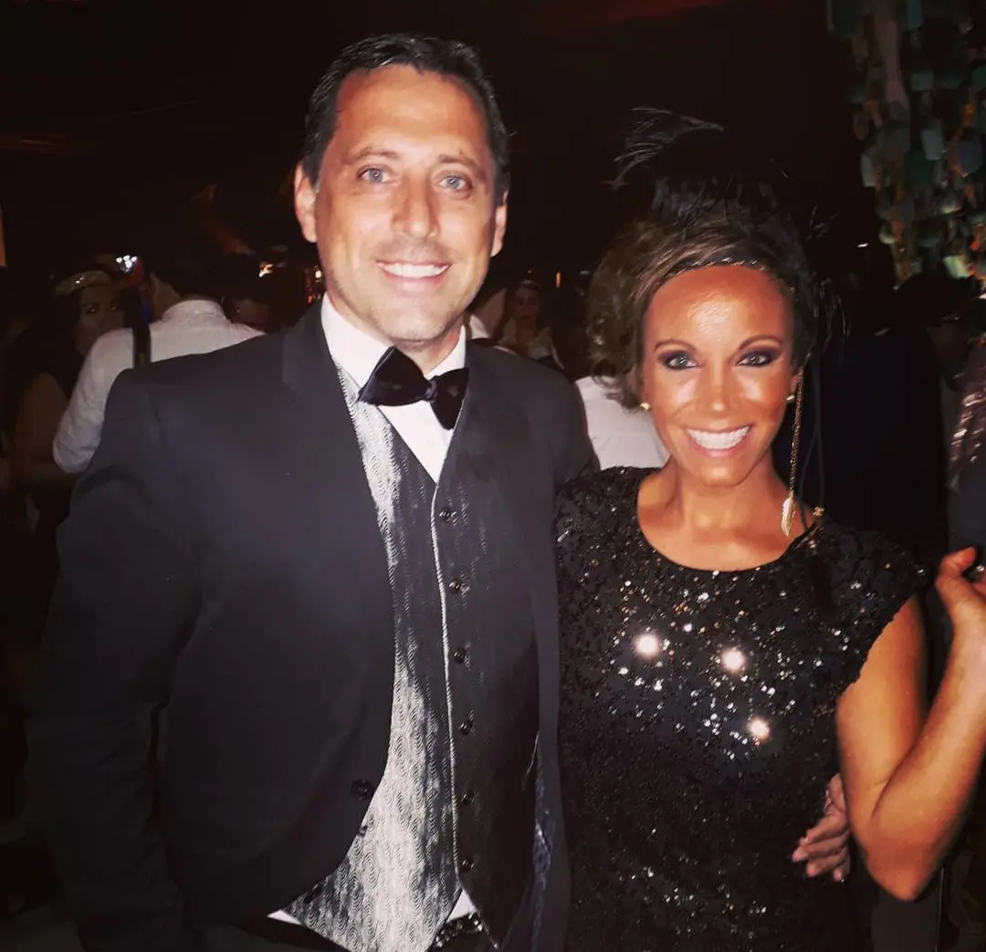 Hoy en día, a los 47 años, continúa viviendo en Playa del Carmen junto a su esposo e hijas.<br>