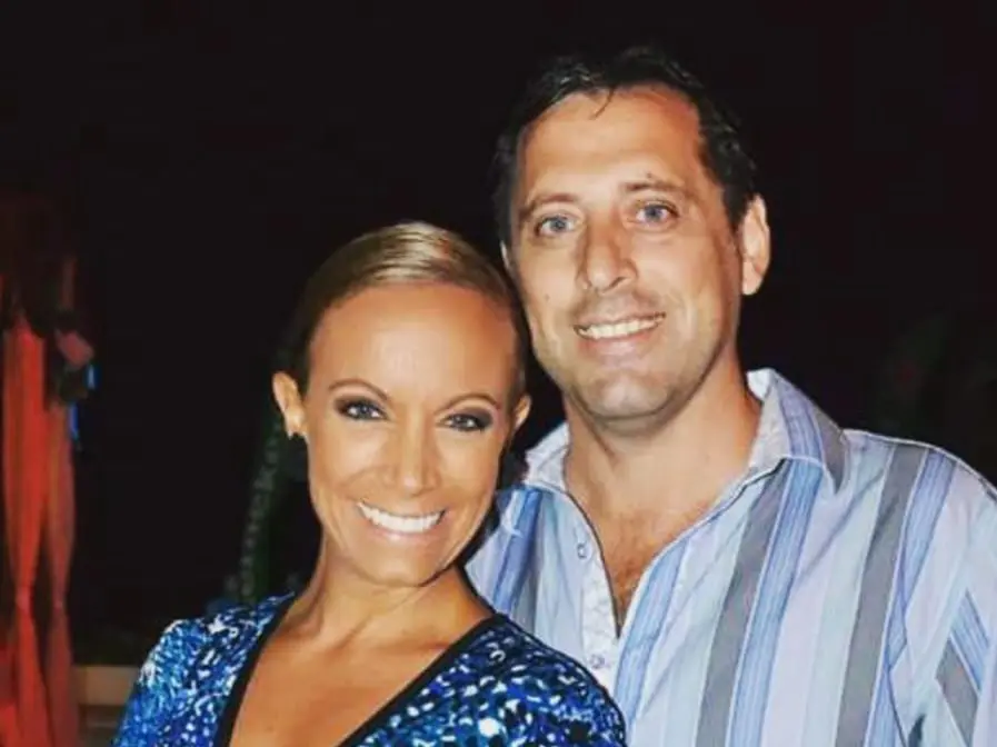 Comenzó su carrera en medios a una edad temprana, debutando como conductora deportiva en TV Azteca a los 18 años.