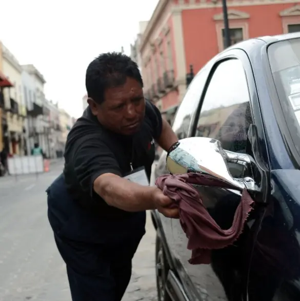 Gobierno de CDMX alista iniciativa para regular a franeleros