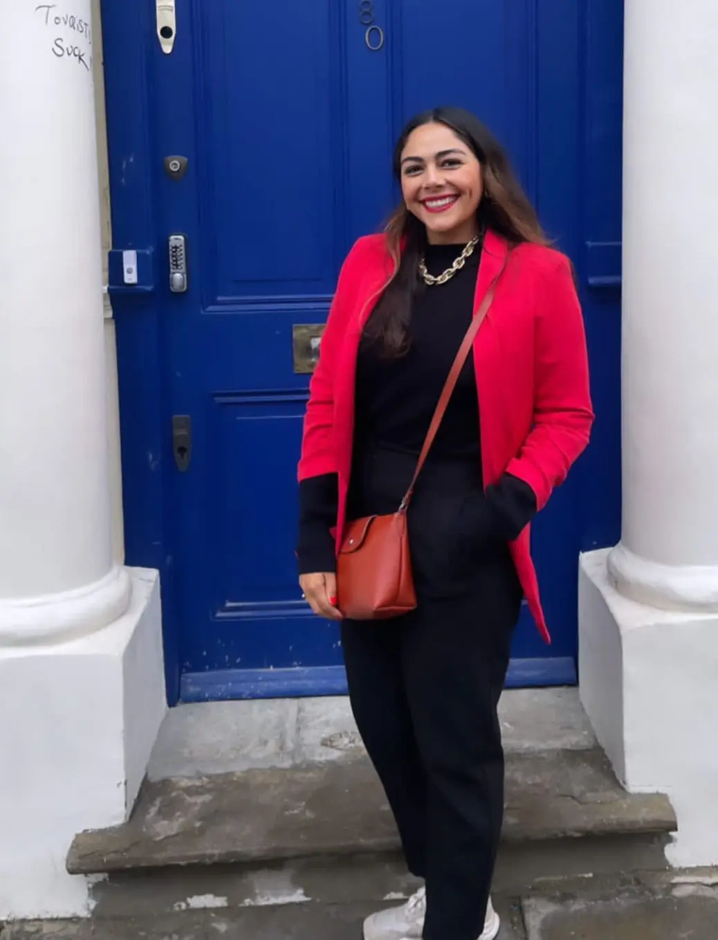 También es influencer de viajes y, por medio de Instagram, documenta sus aventuras por el mundo.