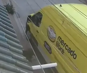 Repartidor de Mercado Libre detona explosivo frente a una casa en León