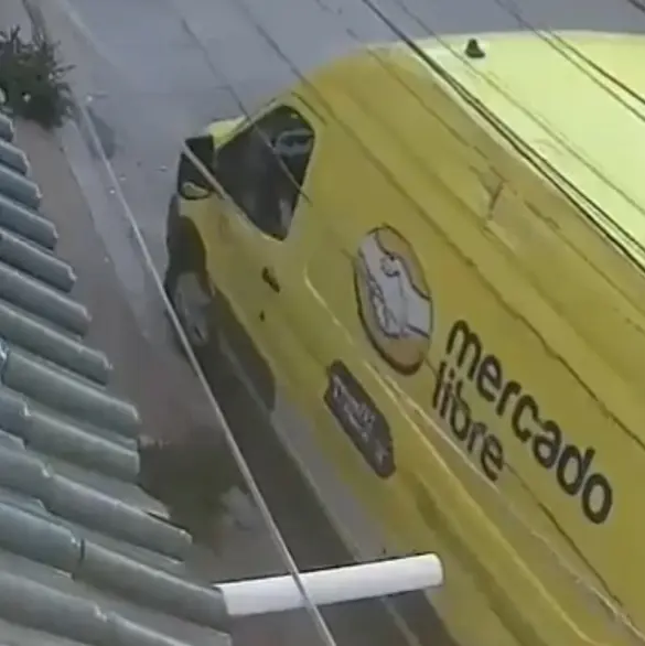 Repartidor de Mercado Libre detona explosivo frente a una casa en León